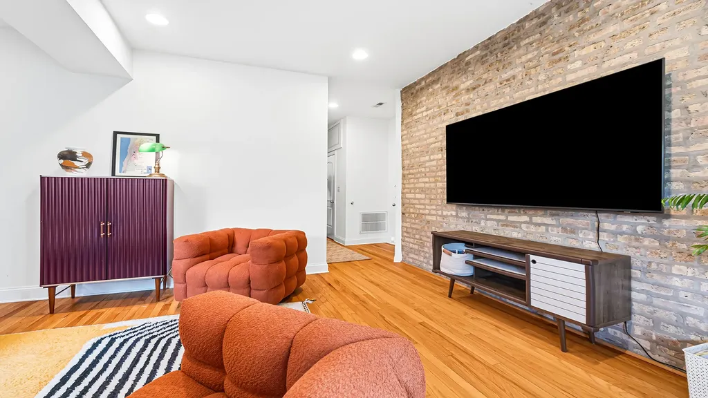 1637 West Granville Avenue Chicago IL 60660