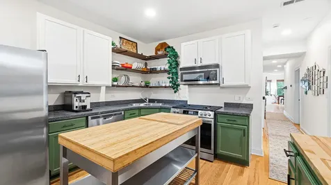 1637 West Granville Avenue Chicago IL 60660