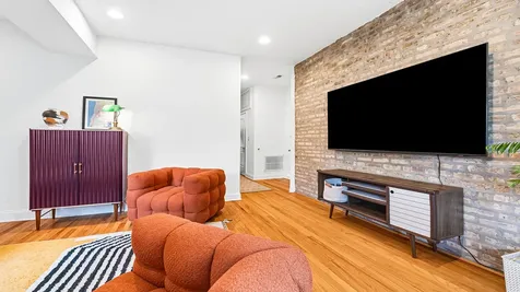 1637 West Granville Avenue Chicago IL 60660