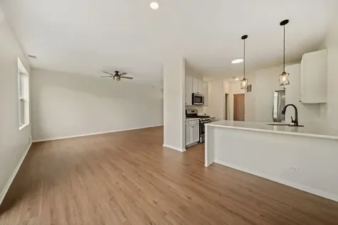371 Mcgrath Drive Oswego IL 60543