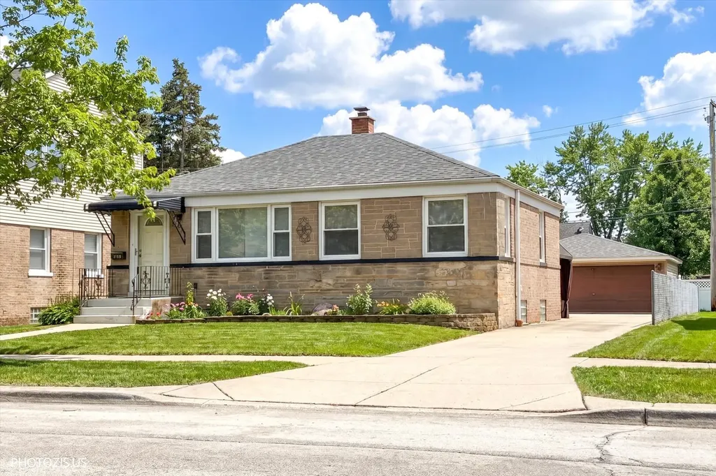 2112 Portsmouth Avenue Westchester IL 60154