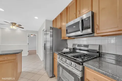 2112 Portsmouth Avenue Westchester IL 60154