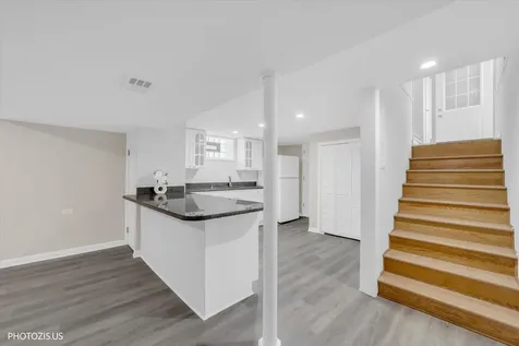 2112 Portsmouth Avenue Westchester IL 60154