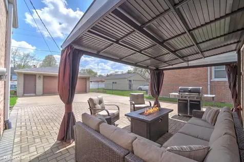 2112 Portsmouth Avenue Westchester IL 60154