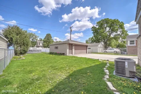 2112 Portsmouth Avenue Westchester IL 60154