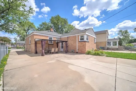2112 Portsmouth Avenue Westchester IL 60154