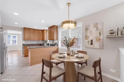 2112 Portsmouth Avenue Westchester IL 60154