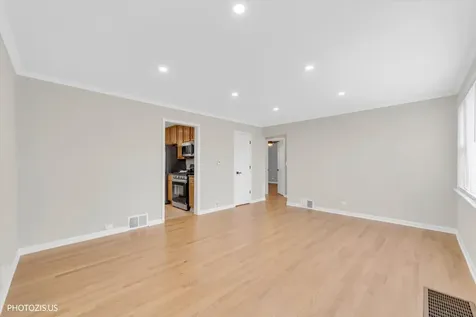 2112 Portsmouth Avenue Westchester IL 60154