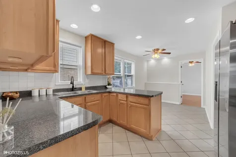 2112 Portsmouth Avenue Westchester IL 60154