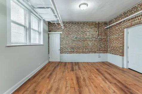 1525 West Estes Avenue Chicago IL 60626