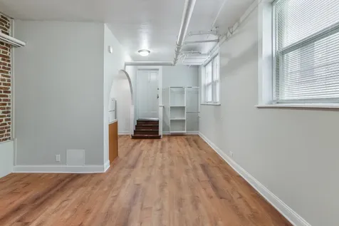 1525 West Estes Avenue Chicago IL 60626