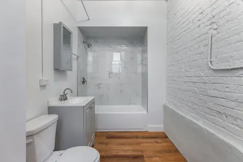 1525 West Estes Avenue Chicago IL 60626