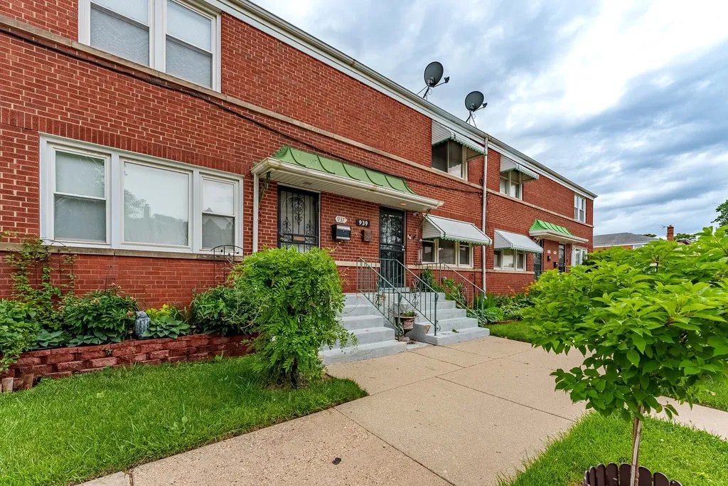 939 Bellwood Avenue Bellwood IL 60104