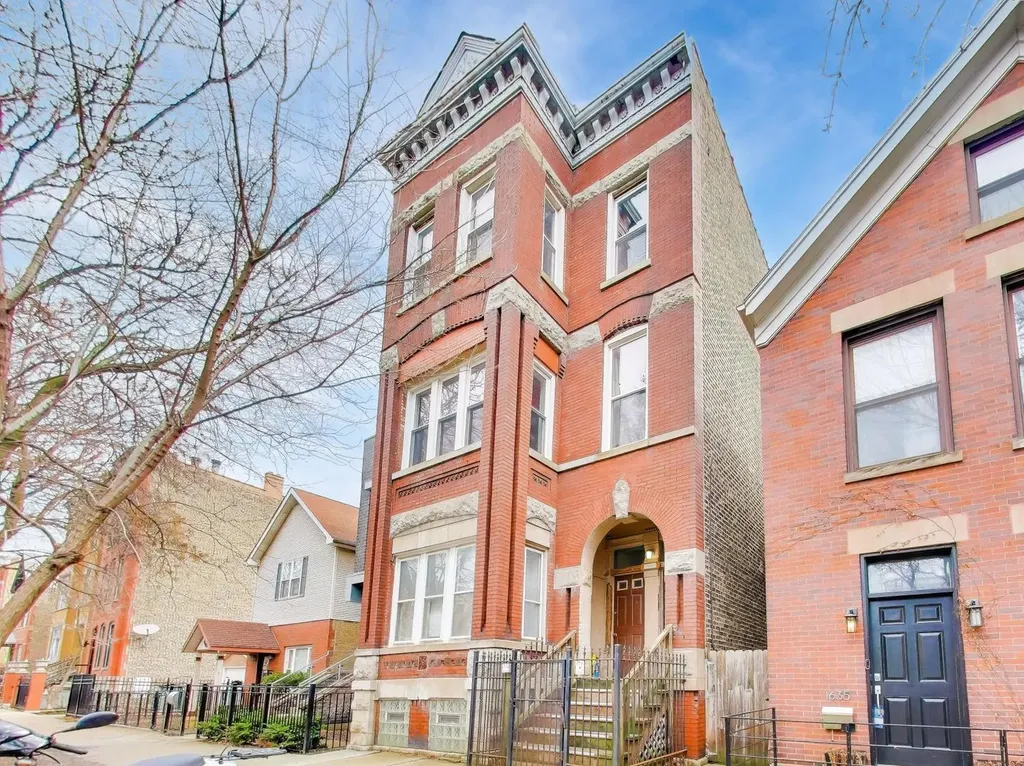 1639 North Claremont Avenue Chicago IL 60647