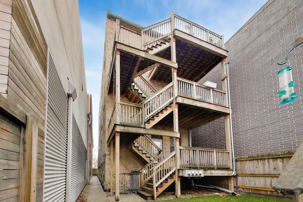 1639 North Claremont Avenue Chicago IL 60647