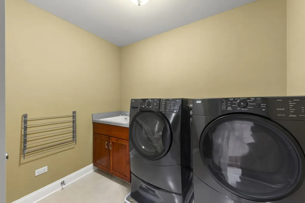 16022 South Selfridge Circle Plainfield IL 60586