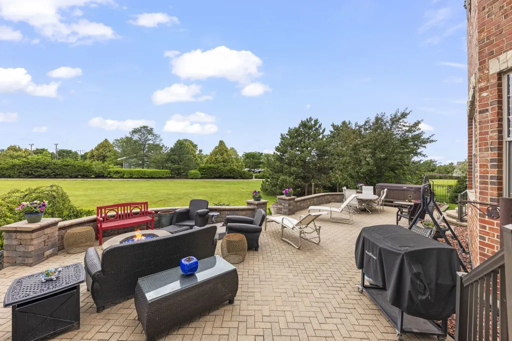 16022 South Selfridge Circle Plainfield IL 60586