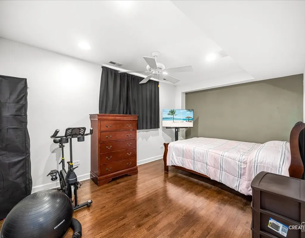 3335 West Byron Street Chicago IL 60618