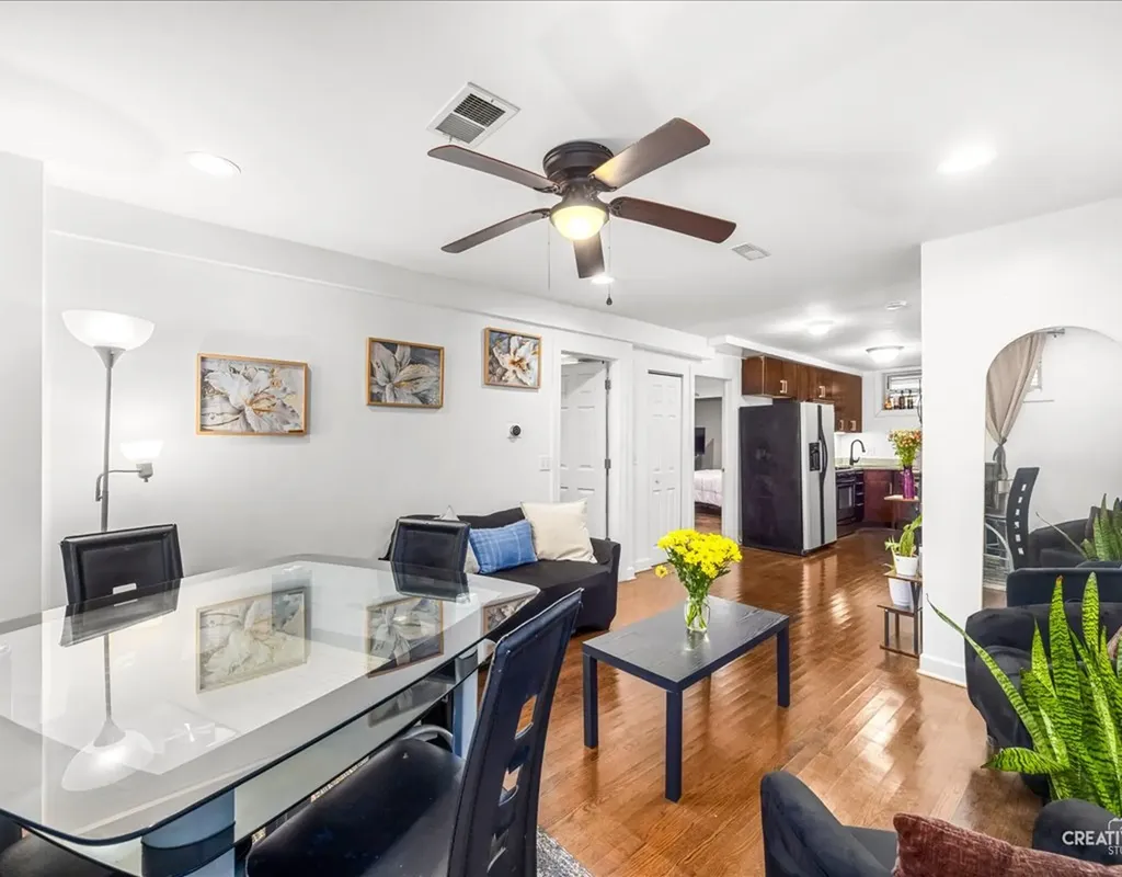 3335 West Byron Street Chicago IL 60618