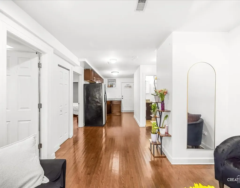 3335 West Byron Street Chicago IL 60618