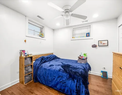 3335 West Byron Street Chicago IL 60618