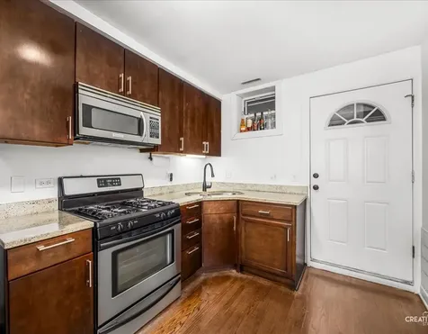 3335 West Byron Street Chicago IL 60618