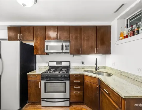 3335 West Byron Street Chicago IL 60618