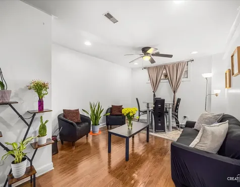 3335 West Byron Street Chicago IL 60618
