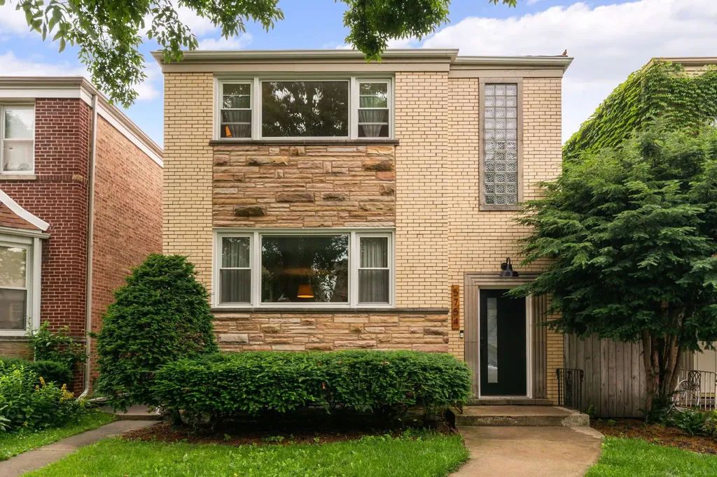 5754 North Christiana Avenue Chicago IL 60659