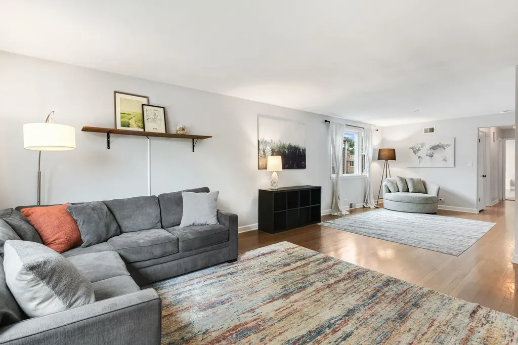 5754 North Christiana Avenue Chicago IL 60659