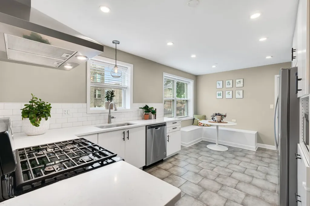 5754 North Christiana Avenue Chicago IL 60659