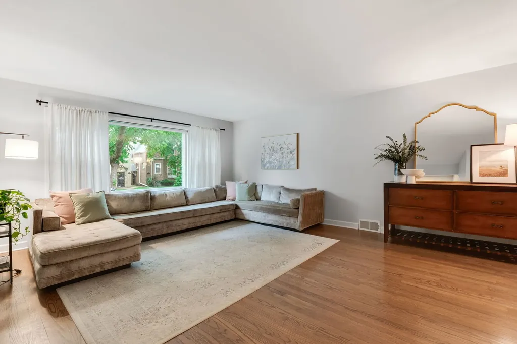5754 North Christiana Avenue Chicago IL 60659