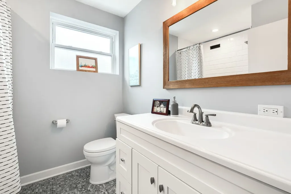 5754 North Christiana Avenue Chicago IL 60659