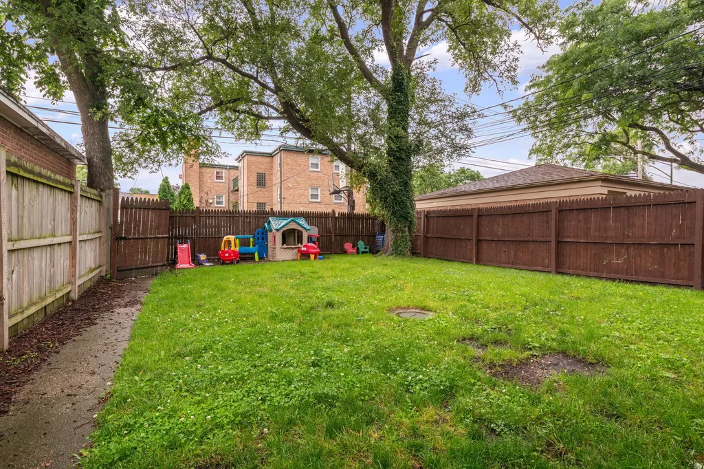 5754 North Christiana Avenue Chicago IL 60659
