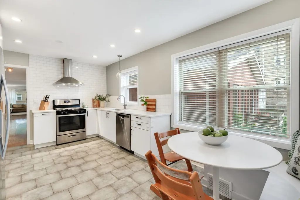 5754 North Christiana Avenue Chicago IL 60659