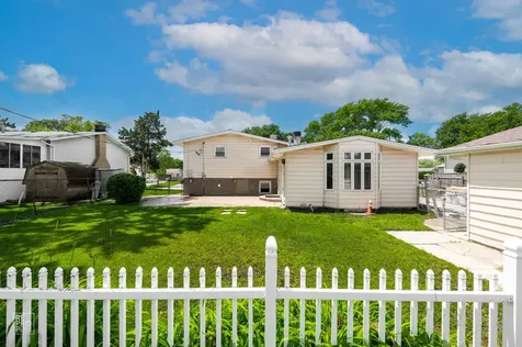 14825 Parkside Avenue Oak Forest IL 60452