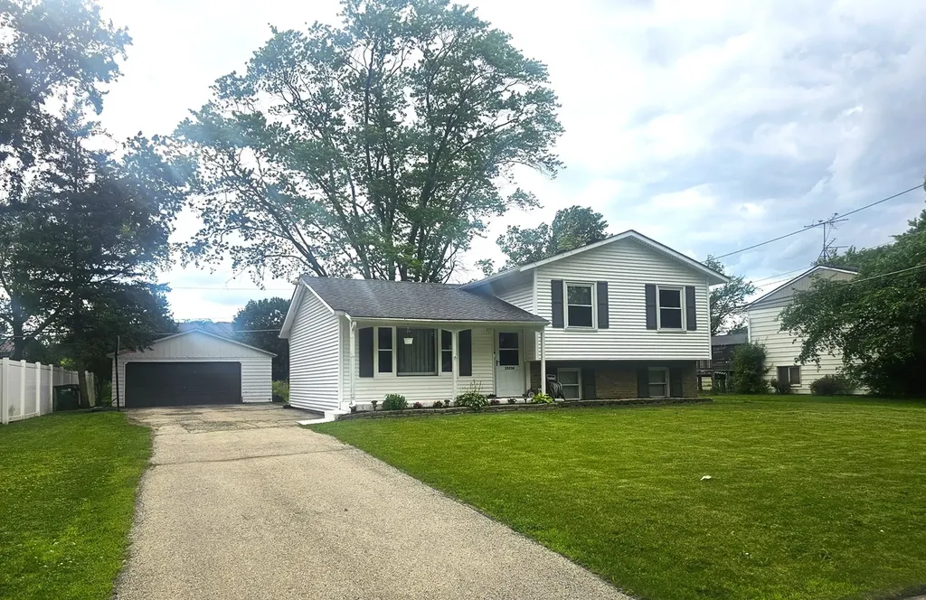5S334 Stewart Drive Naperville IL 60563