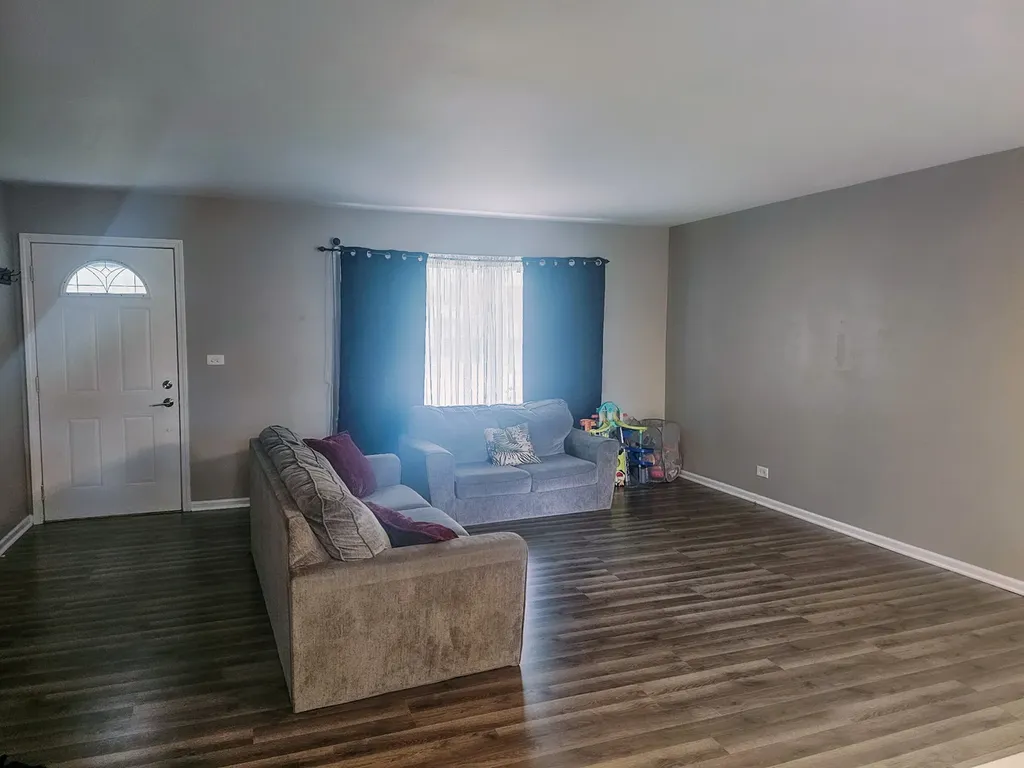 5S334 Stewart Drive Naperville IL 60563
