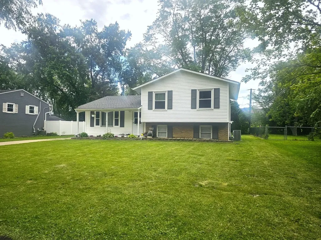 5S334 Stewart Drive Naperville IL 60563