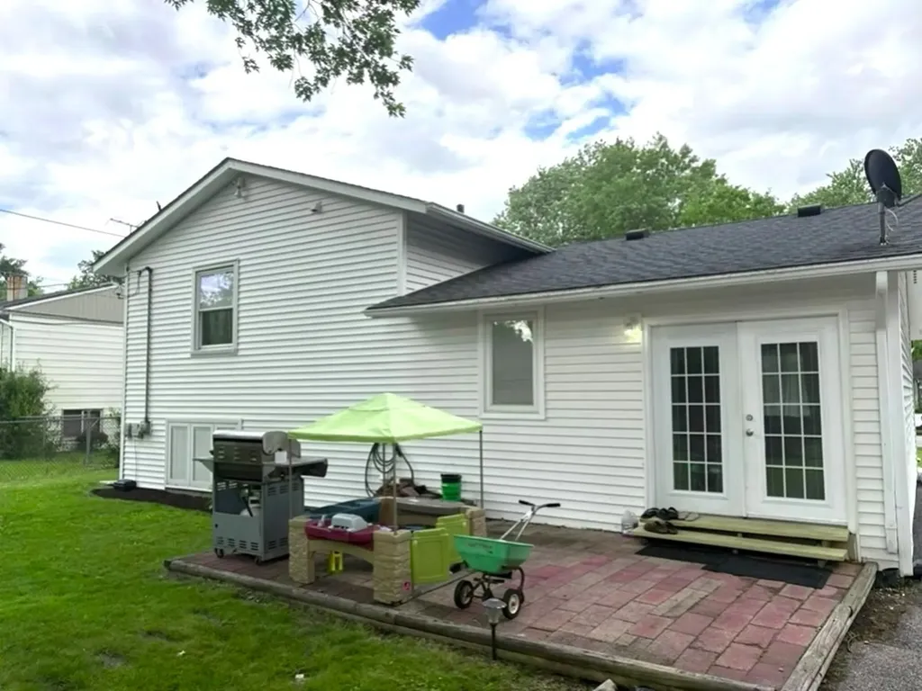 5S334 Stewart Drive Naperville IL 60563
