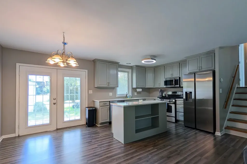 5S334 Stewart Drive Naperville IL 60563