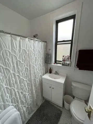639 West Roscoe Street Chicago IL 60657