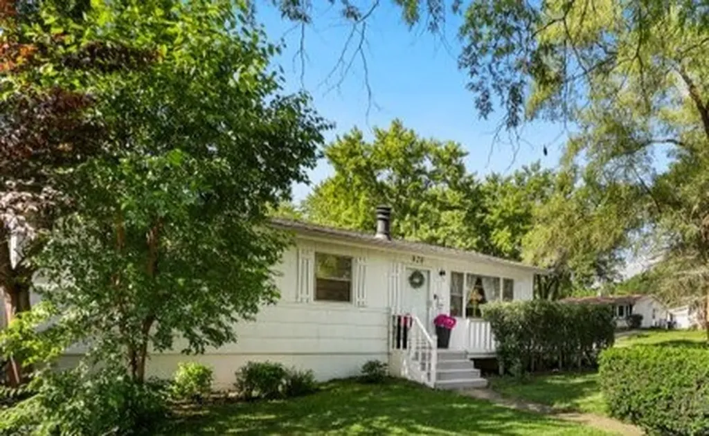 920 Fern Avenue St. Charles IL 60174