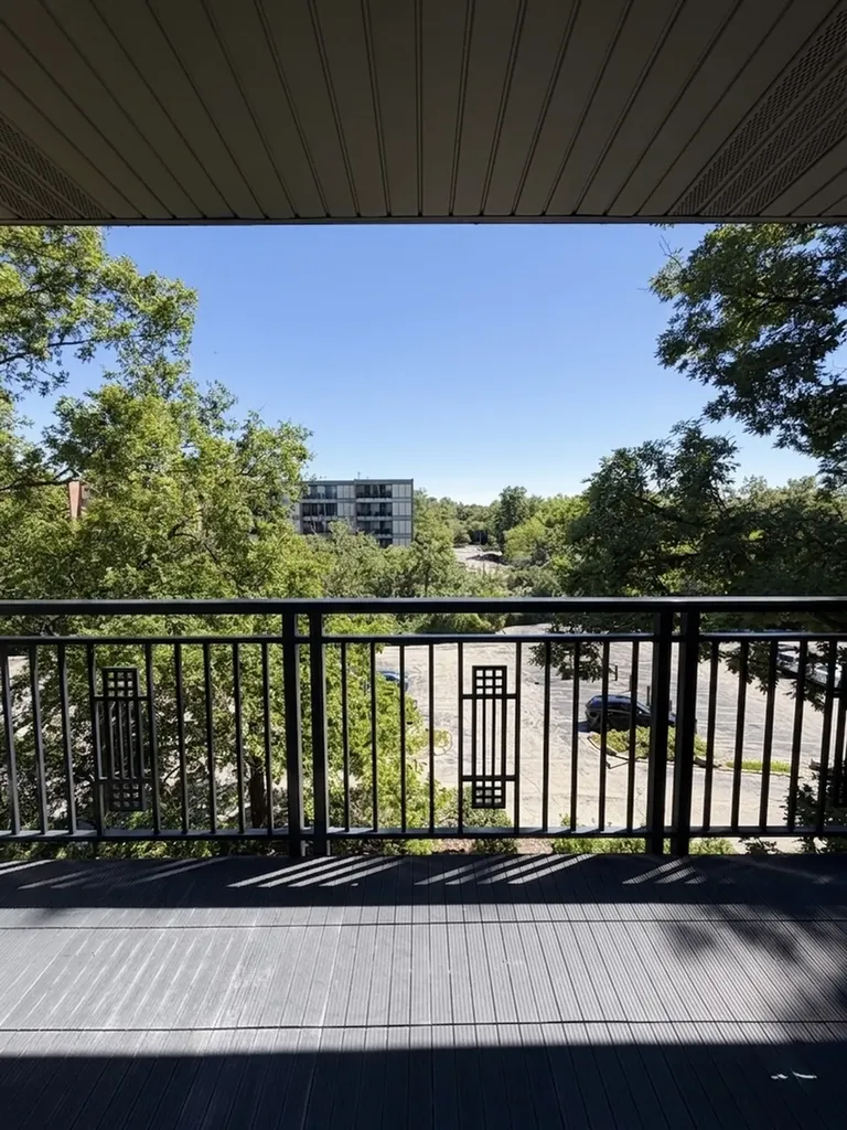 5950 Oakwood Drive Lisle IL 60532