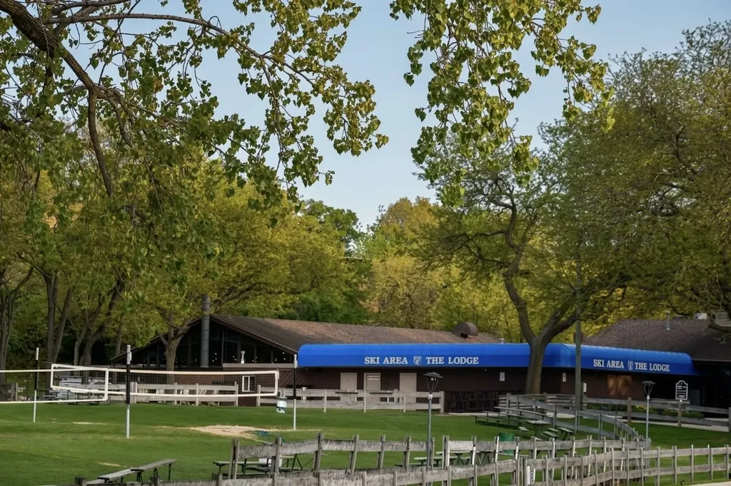 5950 Oakwood Drive Lisle IL 60532