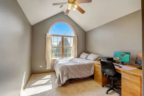 1807 Ballina Lane Mchenry IL 60050