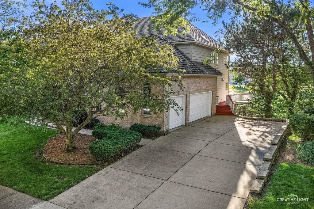 1096 Reddington Drive Aurora IL 60502