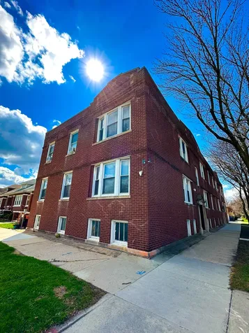 4043 West Argyle Street Chicago IL 60630