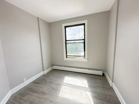 4043 West Argyle Street Chicago IL 60630