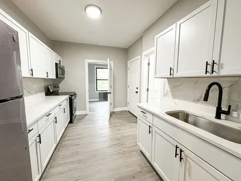 4043 West Argyle Street Chicago IL 60630